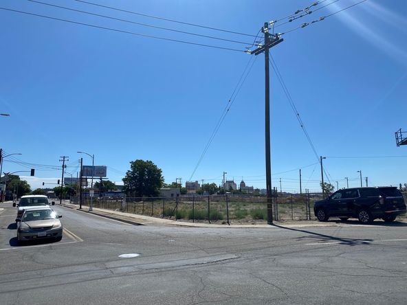 ±0.76 Acres of Vacant Mixed-Use Development Land: 510 E Divisadero , Fresno, CA 93721
